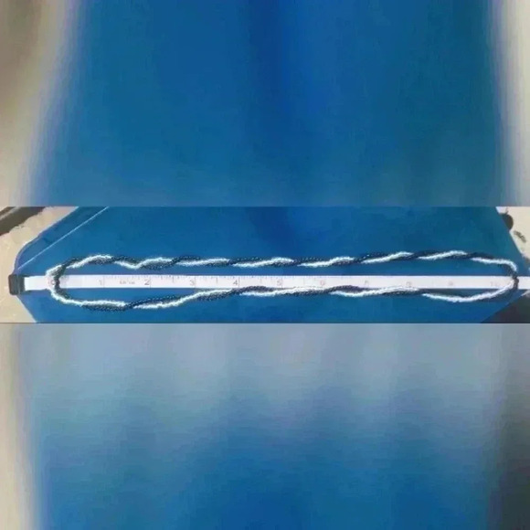 Haņdmade 2 layer elastic beaded necklace - Picture 3 of 3